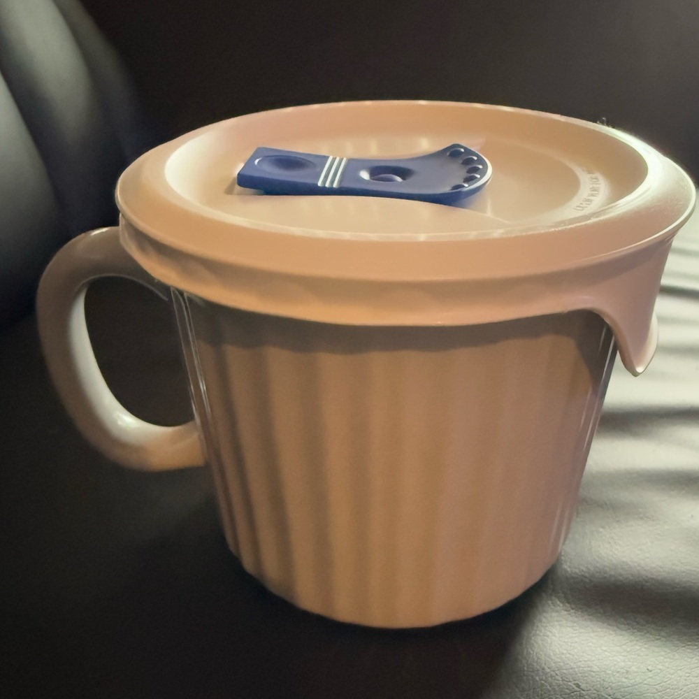 Corning Ware Colours Stoneware 20 oz Soup Mug with F-22-VPC Plastic Vented Lid